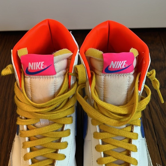 Nike Women’s Blazer Mid '77 'ACG' in White/Pink/Crimson/Blue, Size 9.5 - Picture 14 of 14